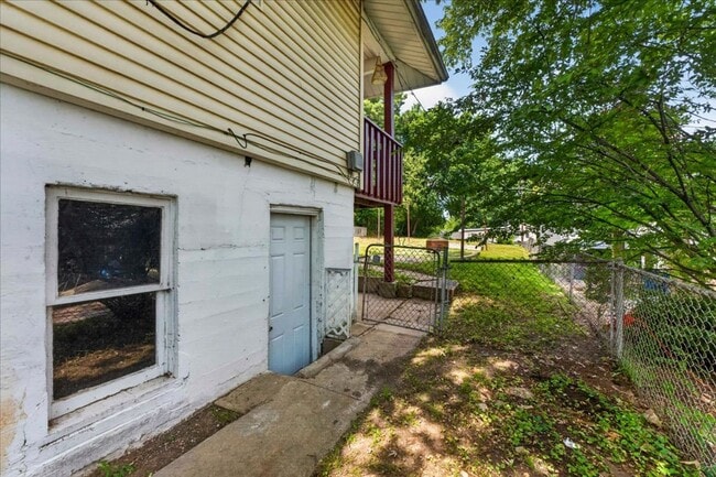 Building Photo - 6737 Plateau Ave