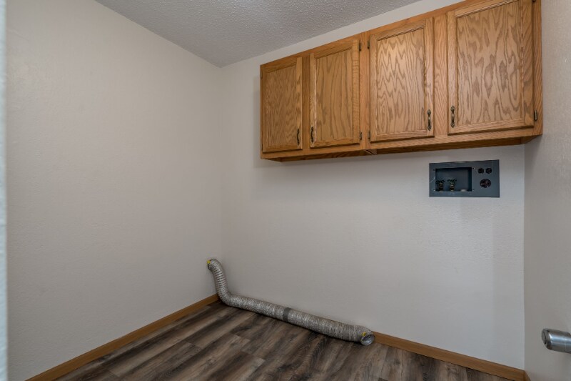 Building Photo - 619 Burton Ln
