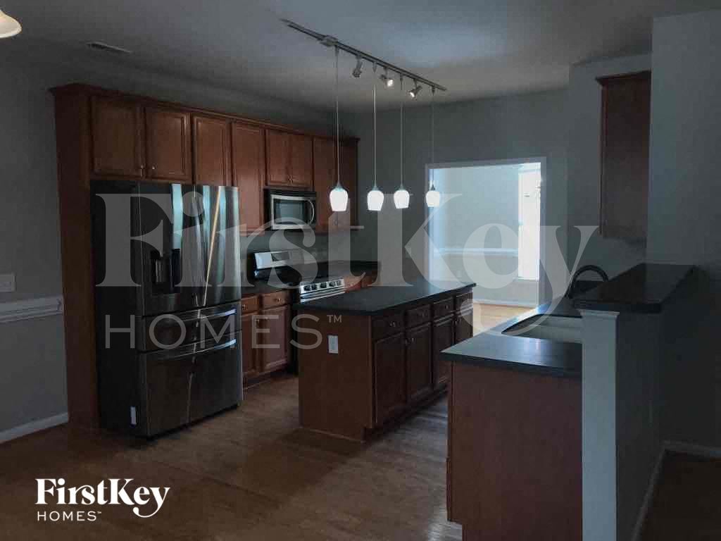 Building Photo - 4065 Eastford Court