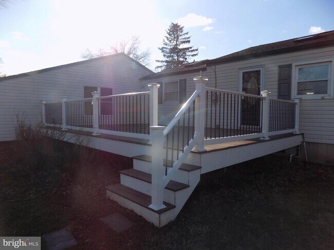 Building Photo - 3168 Middle Creek Rd