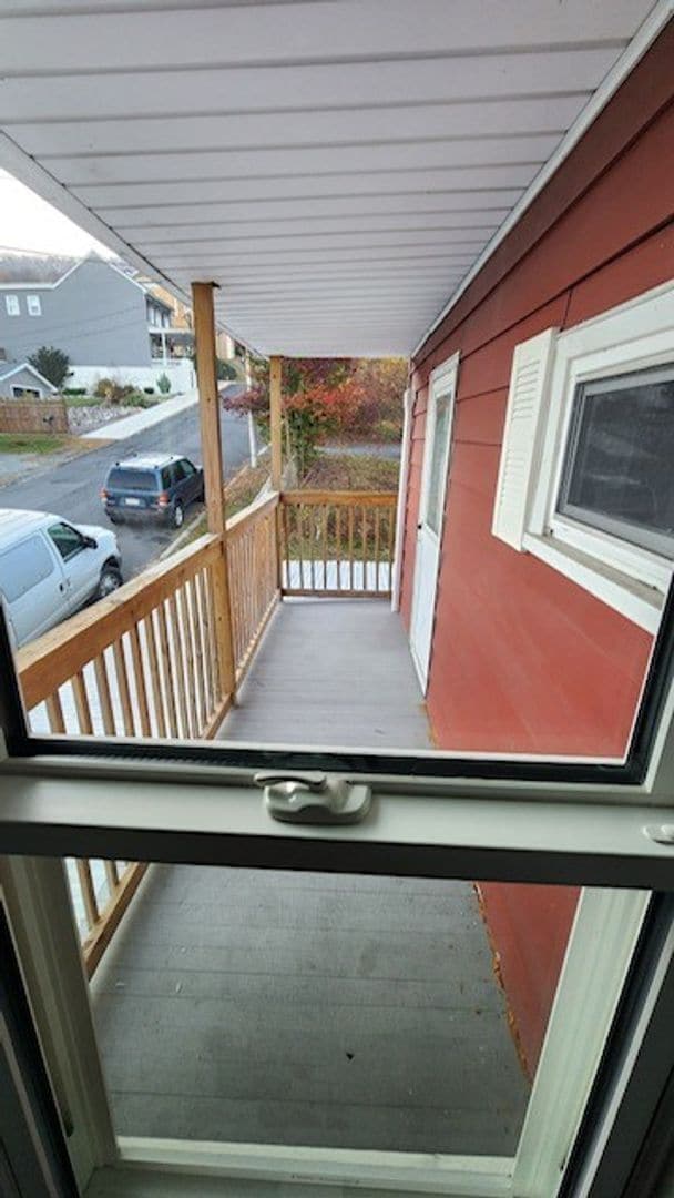 Building Photo - 3 bedroom 1 bathroom