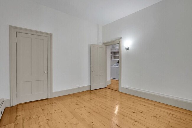 Building Photo - 52 Mattoon St