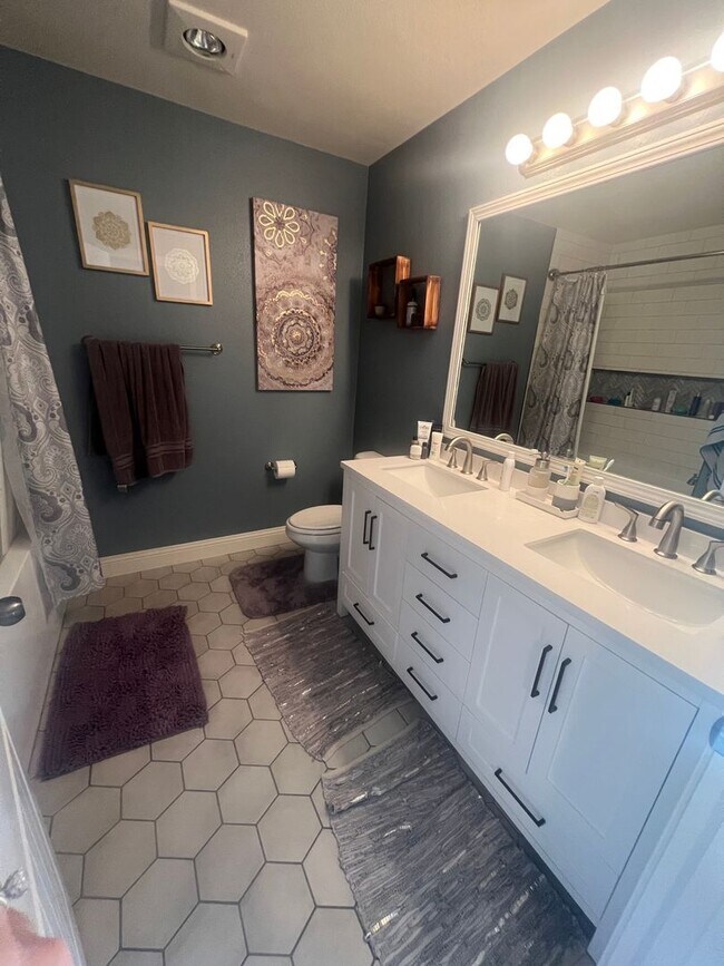 Building Photo - Beautiful and updated 3/2 In Lubbock Coope...