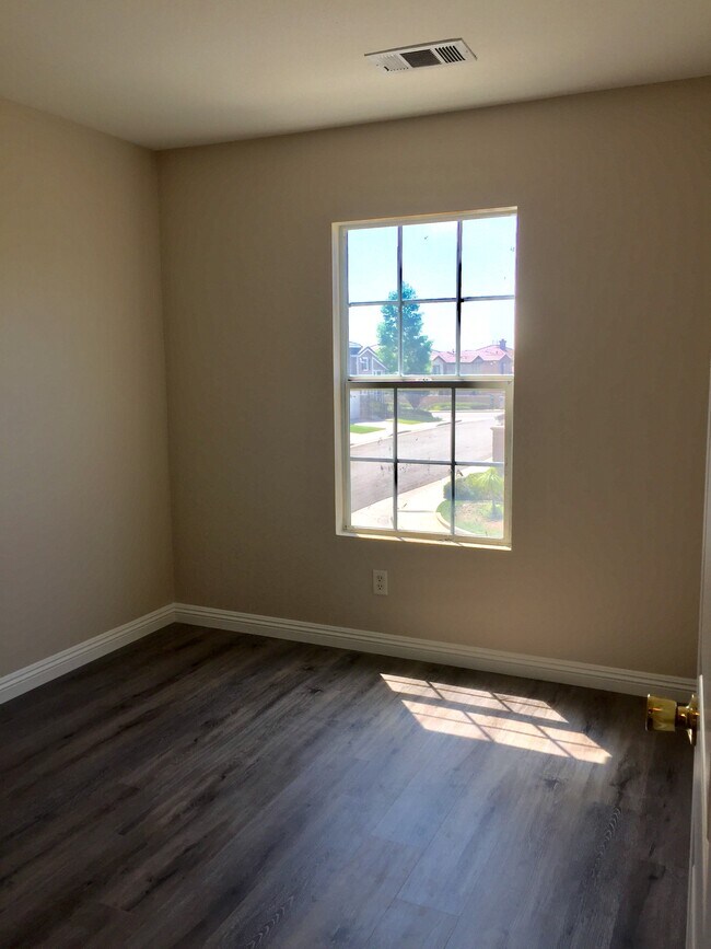 upstairs bedroom 2 - 504 Robins Pl