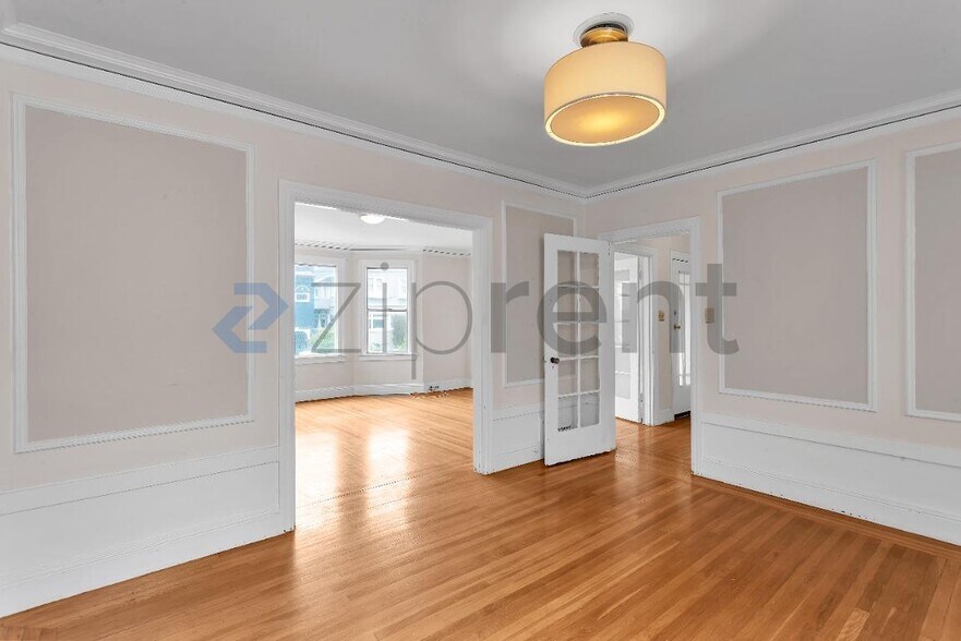 Building Photo - Unit