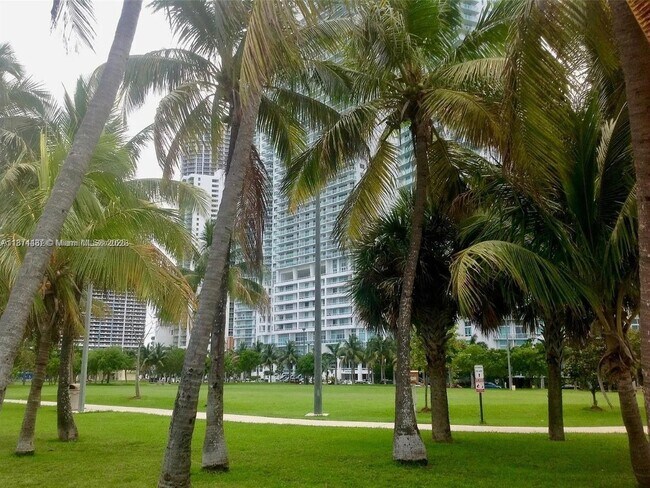 Building Photo - 1900 N Bayshore Dr