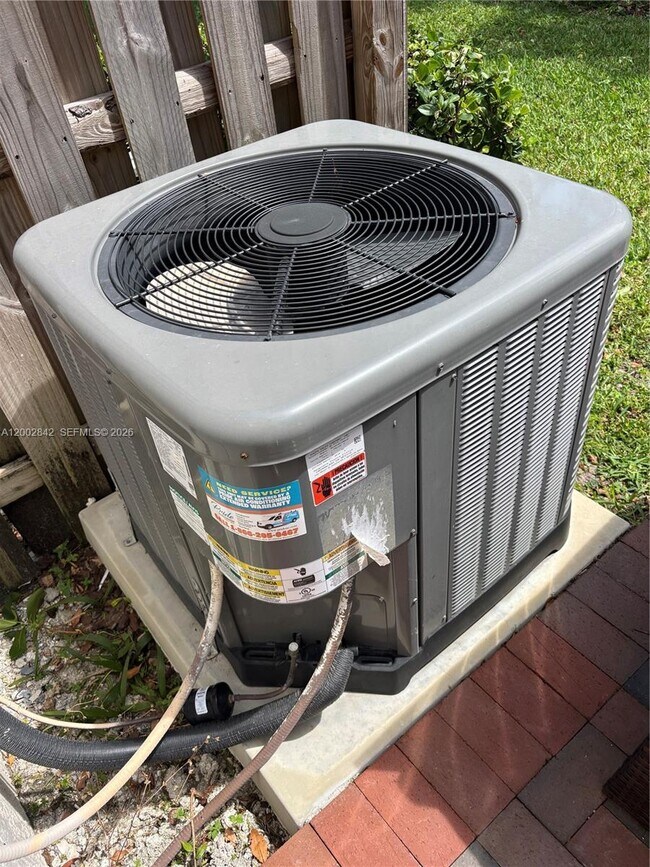 Building Photo - 5952 NW 47th Terrace