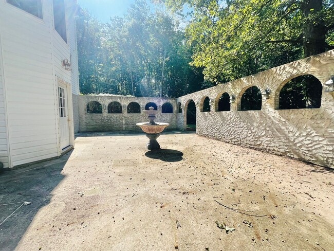 Building Photo - 8+ PRIVATE ACRES - KING GEORGE