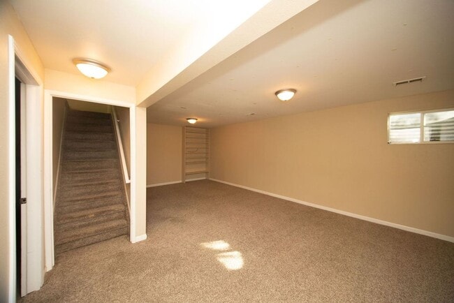 Building Photo - Great 4 bedroom Ranch style home!