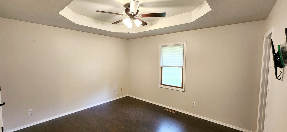 Master Bedroom - 310 S Basswood Ave