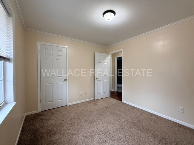 Building Photo - 4 BEDROOM, 3.5 BATHROOM HOME IN BEXHILL!