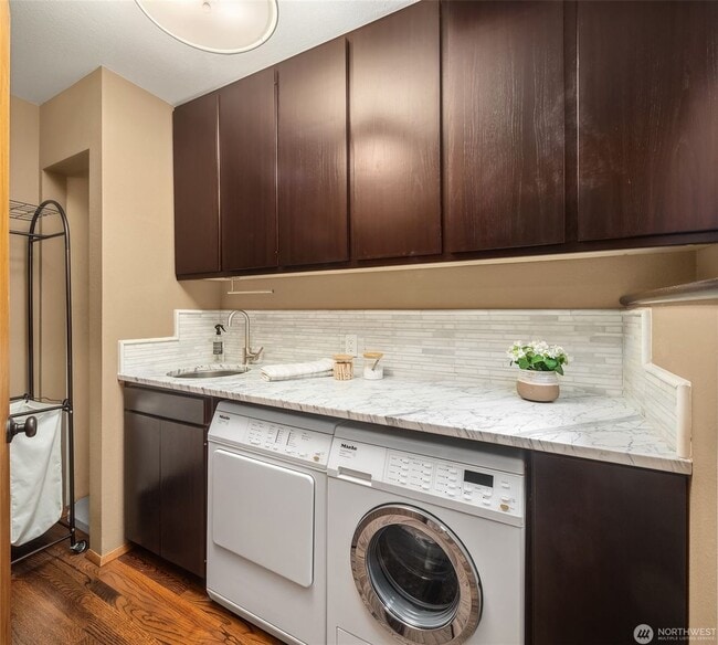 Building Photo - 3bd/2.25ba Edmonds House