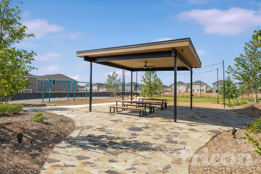 Building Photo - 14350 Palm Ridge