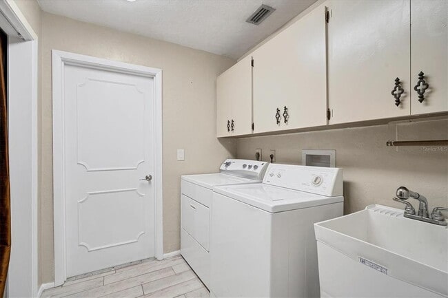 Building Photo - 2926 Captiva Dr