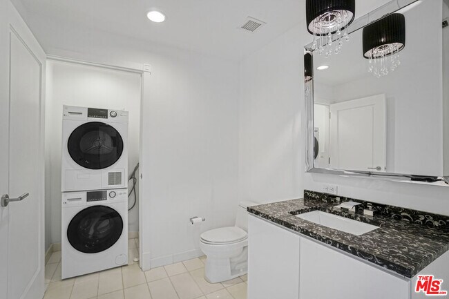 Building Photo - 900 W Olympic Blvd