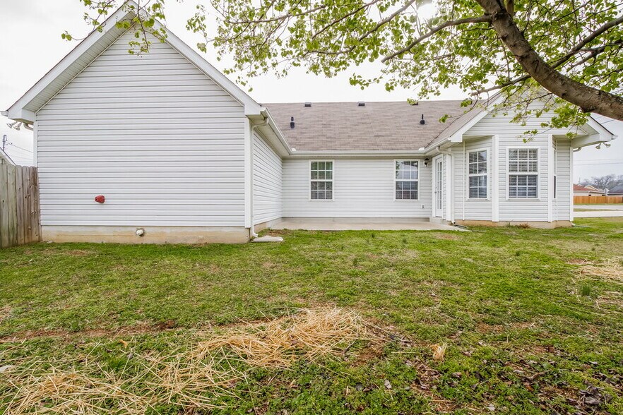 Building Photo - 2115 Montgomery Ln