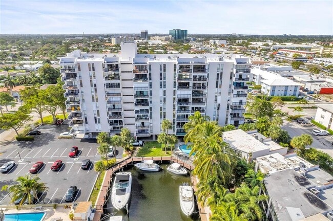 Building Photo - 4800 Bayview Dr