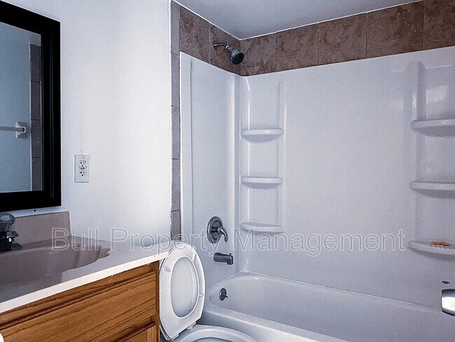 Building Photo - 6503 Dumont Ave