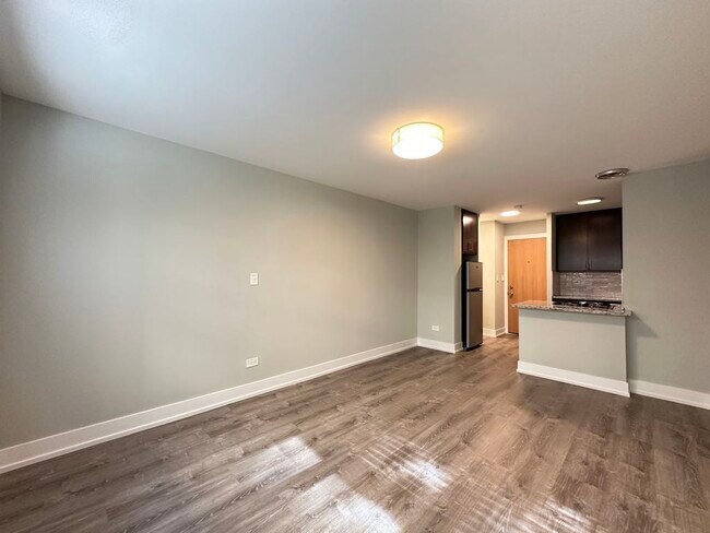Building Photo - 448 W Barry Ave