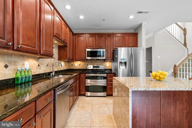 Building Photo - 7592 Cherrybark Oak Ln