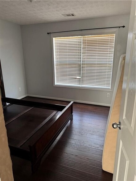 Building Photo - 1303 River Club Dr NE