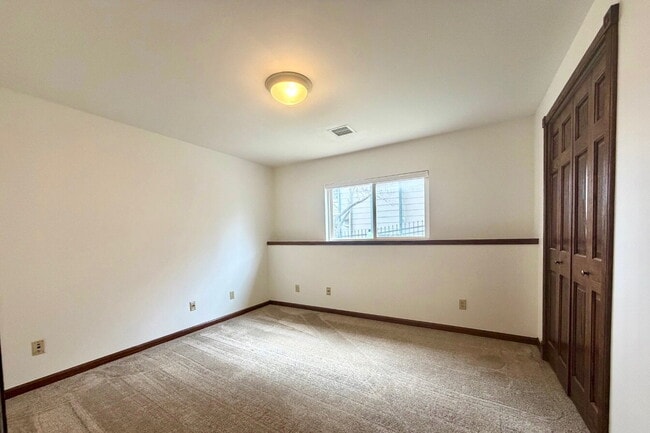 Building Photo - 112 S Springwood Dr