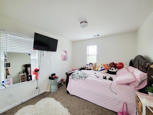 Building Photo - 5046 Longlane Dr