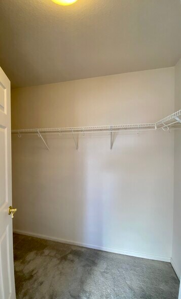 Building Photo - 1647 Wagonwheel Dr