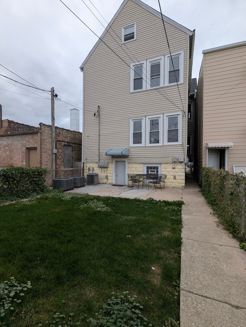 Building Photo - 3532 N Elston Ave