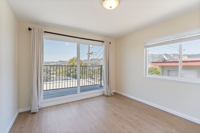 Building Photo - 5306 Bayview Ave