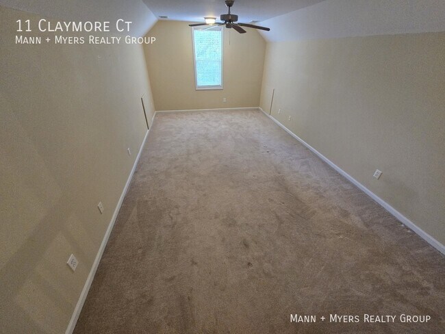 Building Photo - 11 Claymore Ct