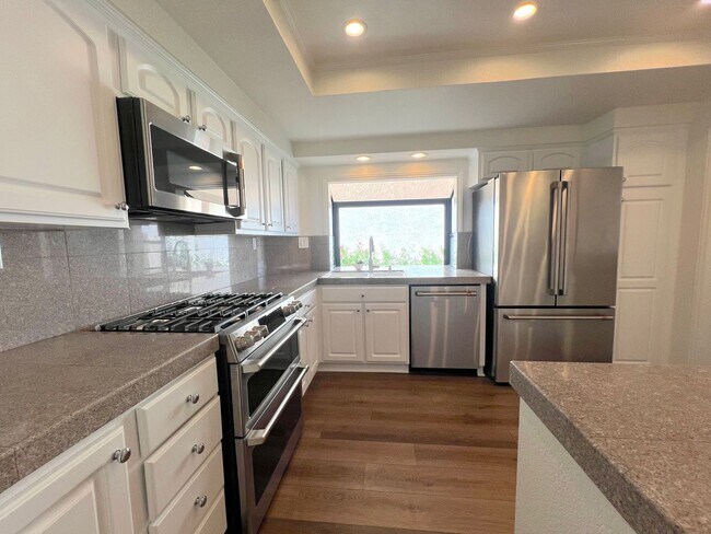 Building Photo - Beautiful Laguna Hills home located just m...