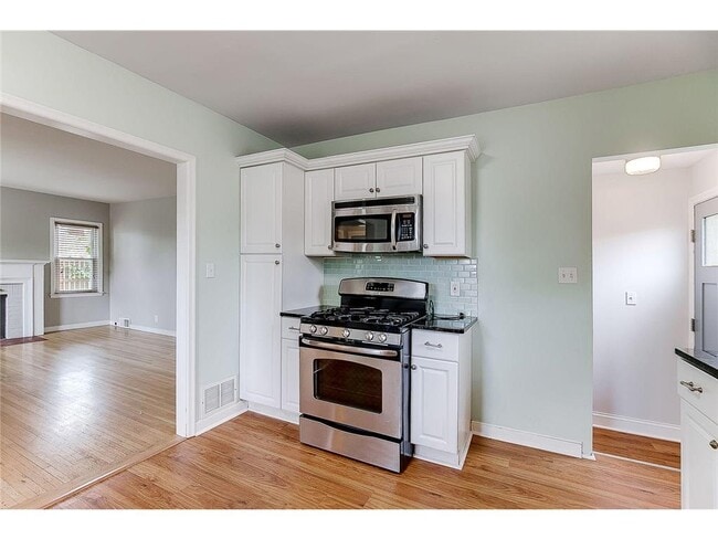 Building Photo - 1588 W Highland Pkwy