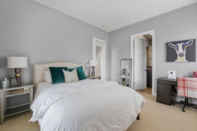 Building Photo - Beautiful Home in ArrowCreek!
