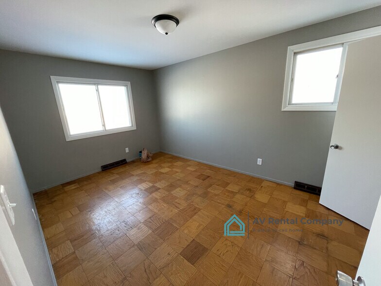 Building Photo - 209 Titan St