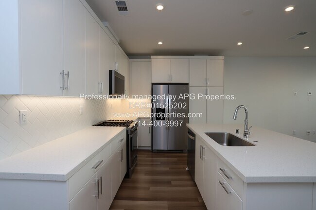 Building Photo - 1511 W Bushell St