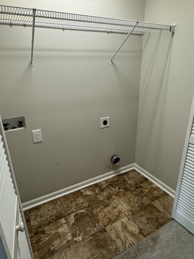 Building Photo - 617 Rockland Dr