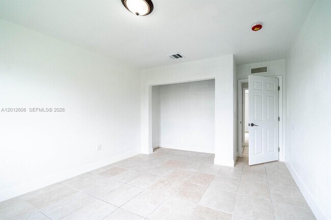 Building Photo - 705 NW 13th Terrace