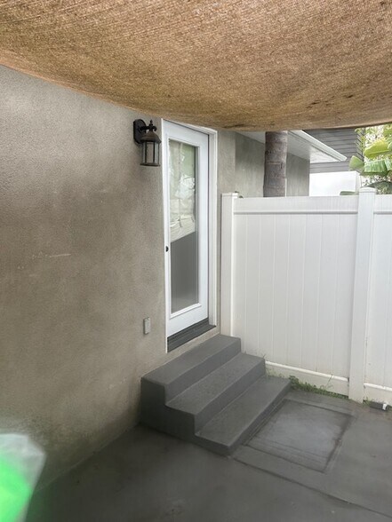 Building Photo - 1534 Manhattan Beach Blvd