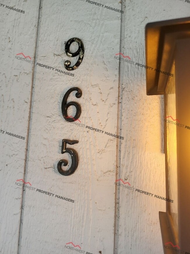 Building Photo - STATUS: AVAILABLE   | R80h | $1595.00