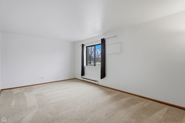 Building Photo - 627 S Virginia Rd