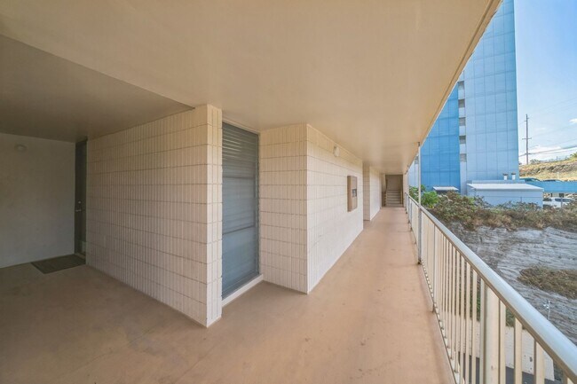 Building Photo - Charming central 3BR Condo in Honolulu