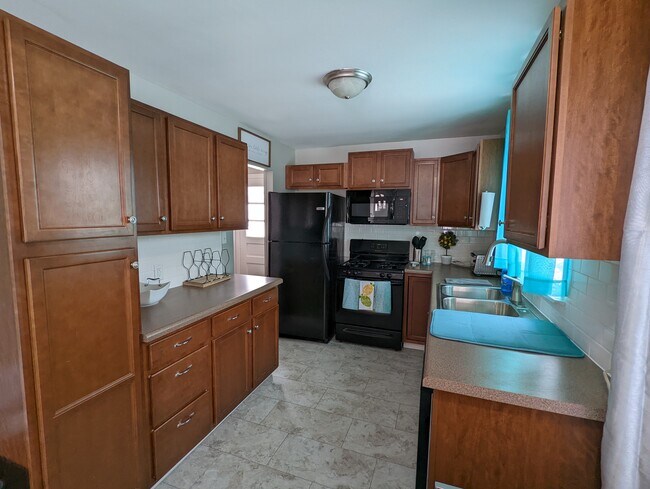 Kitchen - 739 Hale St