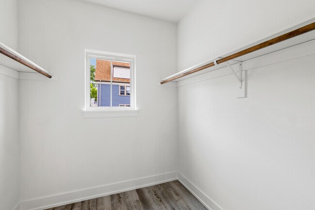 Building Photo - 226 E Brown St