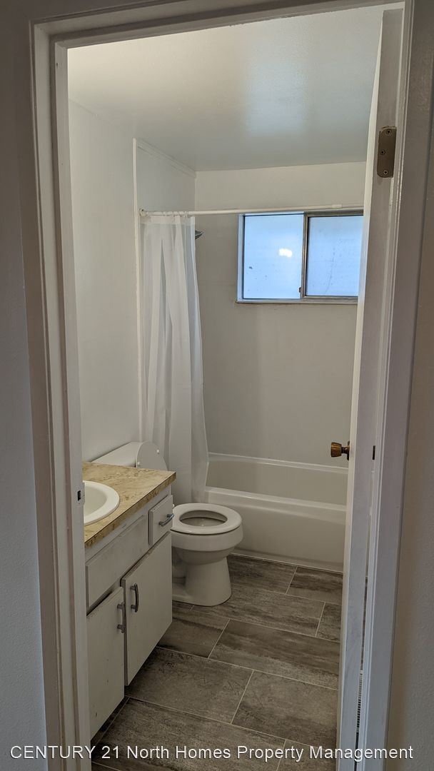 Building Photo - 3 br, 2.5 bath House - 1511 Newport Ct SE