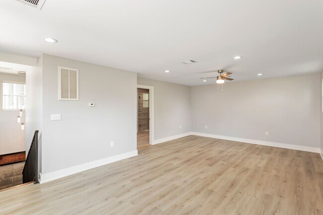 Building Photo - 2005 Portsmouth St