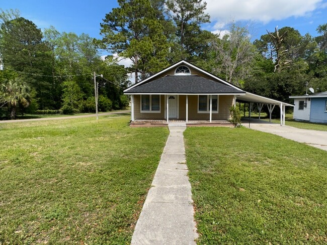 Primary Photo - House in the town limits of Hilliard. Fres...