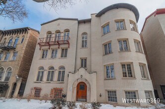 Building Photo - 7447 N Hoyne-2