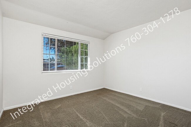 Building Photo - 1469 E Mission Ave
