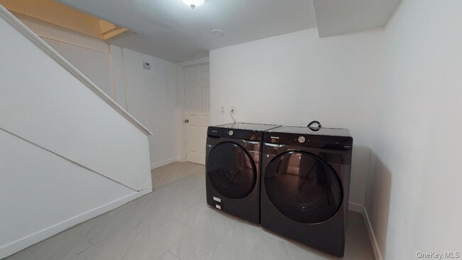 Building Photo - 67-12 Juno St